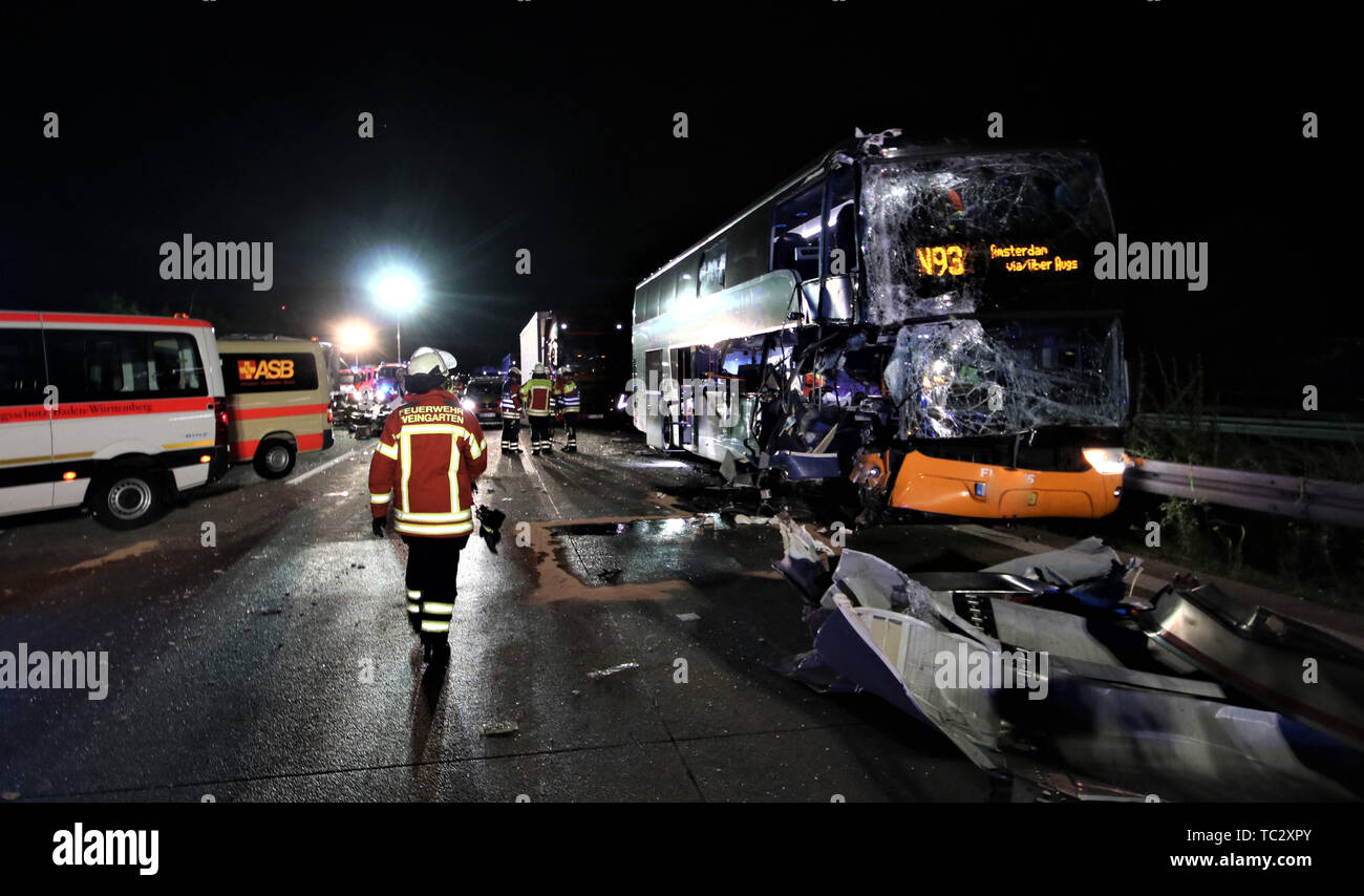 Weingarten, Germany. 05th June, 2019. Firefighters are on duty on the A5 following an accident. A coach hit a truck on the Autobahn 5 near Weingarten in the district of Karlsruhe. Credit: Thomas Riedel/dpa/Alamy Live News Stock Photo