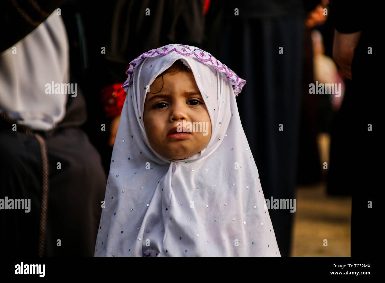 Gaza City, Palestine. 5th June, 2019. Palestinian Muslims perform Eid ...