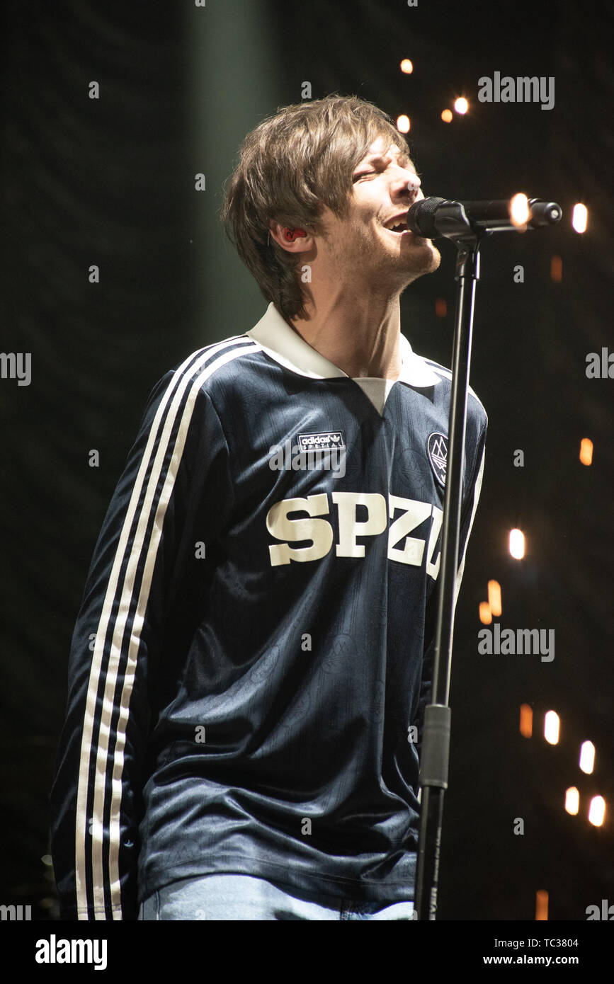 Louis Tomlinson performs at Free Radio Hits Live Featuring: Louis Tomlinson  Where: Birmingham, United Kingdom When: 04 May 2019 Credit: WENN.com Stock  Photo - Alamy