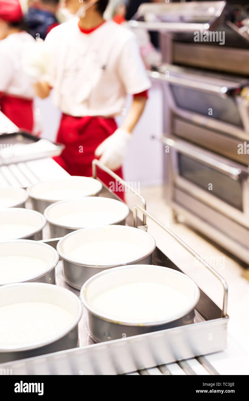Baking Cake in Springform Stock Photo - Alamy