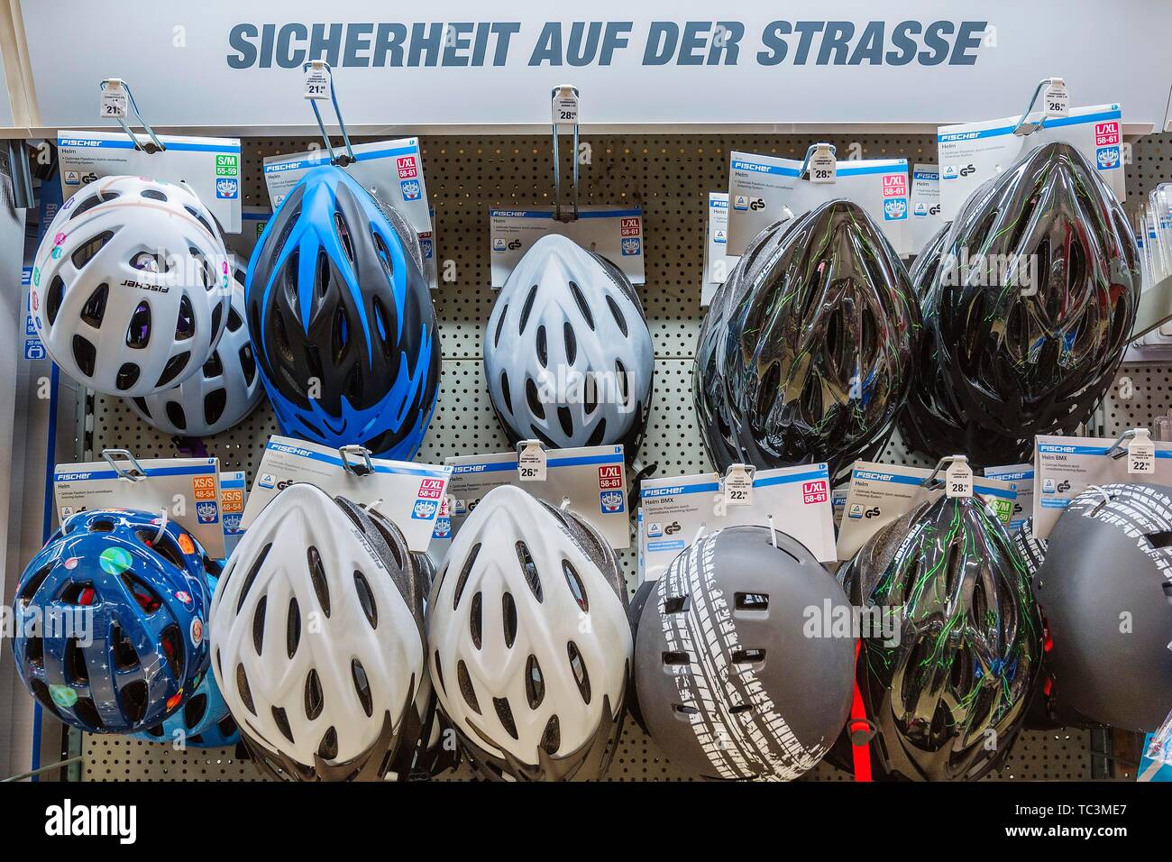 Bicycle helmets for sale hi-res stock photography and images