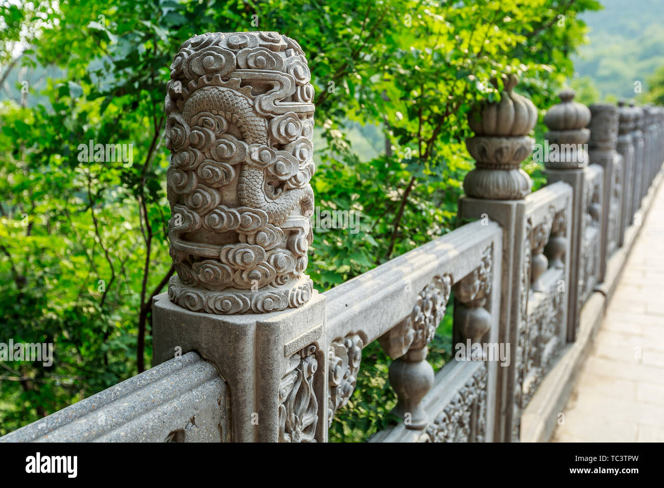 Dragon carving in column hi-res stock photography and images - Alamy