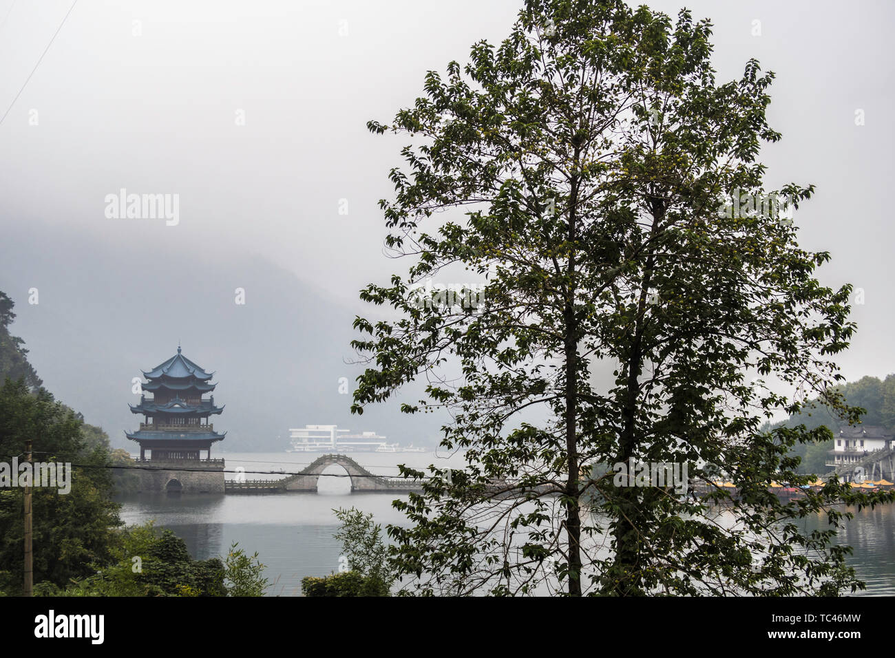 Morning view of the self-flowing Lutz Creek of the Fuchunjiang River, Zhejiang Stock Photo