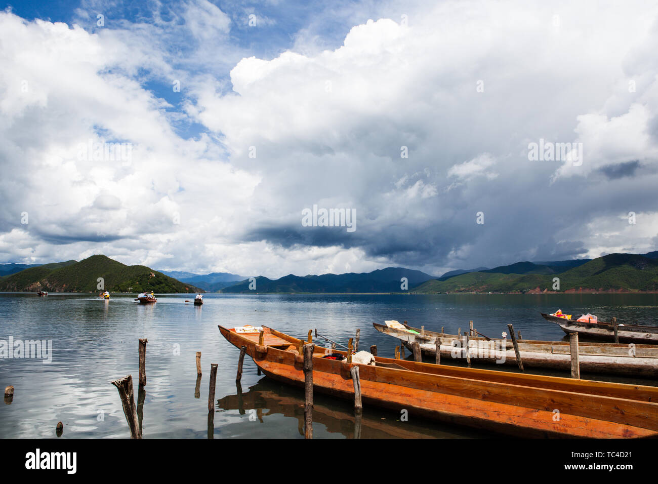 Yunnan lijiang cloud blue white daylight wooden making chinese travel