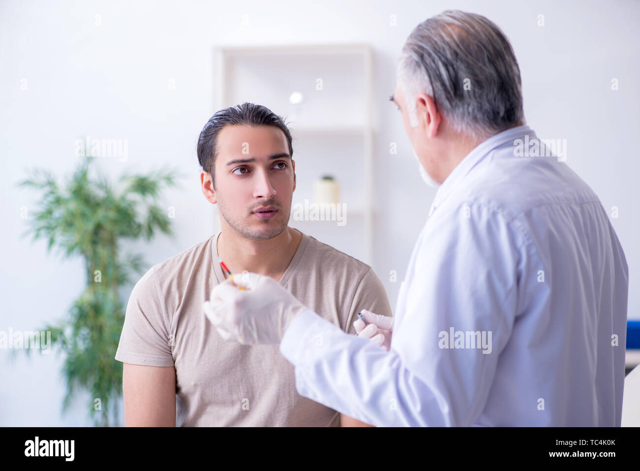 Male patient visitng doctor hi-res stock photography and images - Alamy