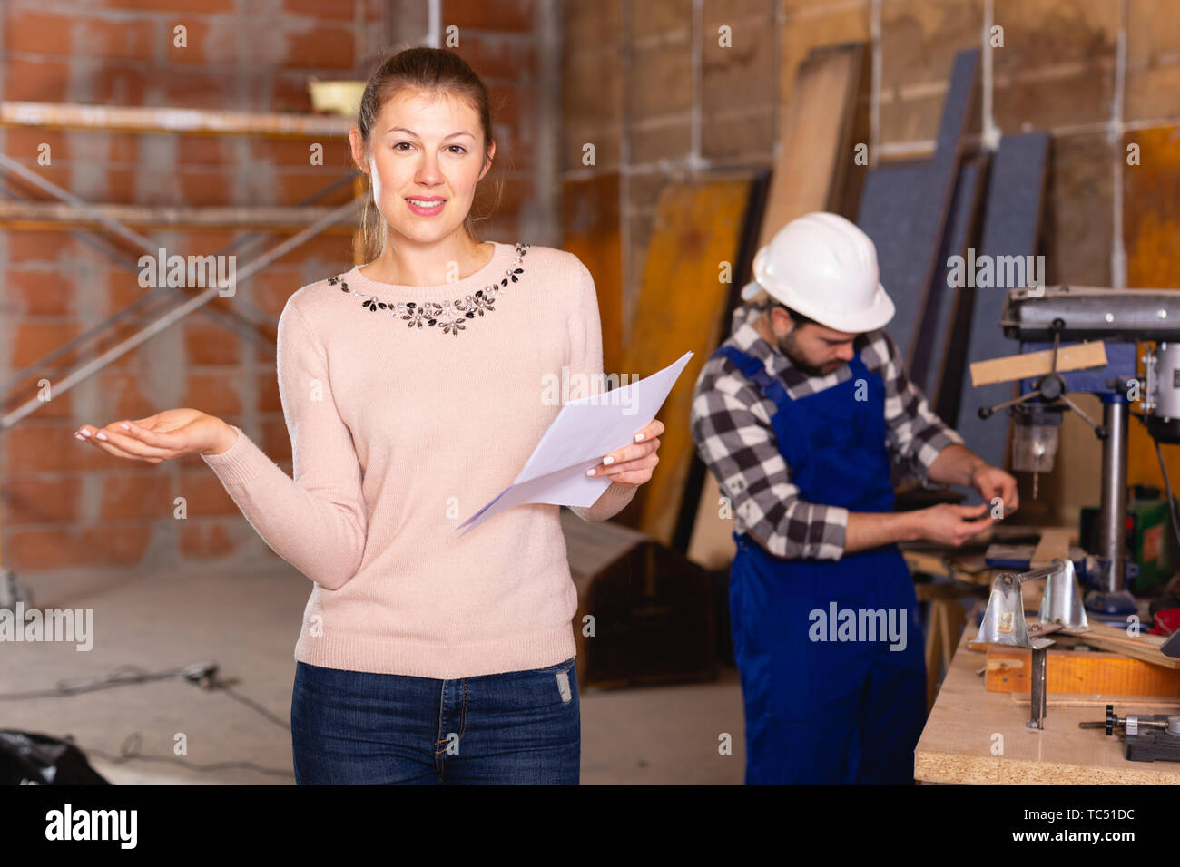 Architect checks building plan hi-res stock photography and images - Alamy