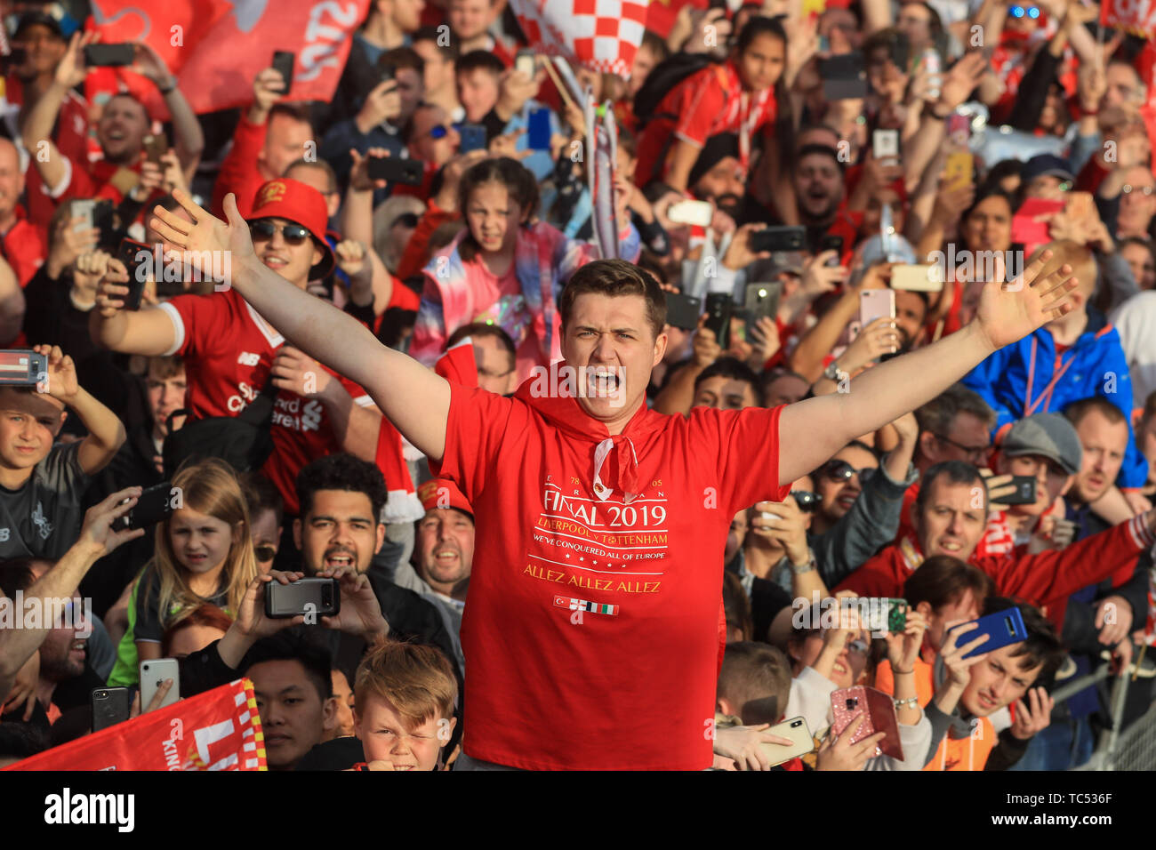2nd June 2019 , Liverpool, England; UEFA Champions League, Liverpool FC Champions League winners celebrations and open top bus parade ; Liverpool fans line the streets to welcome home their heroes after winning the European Cup for the sixth time   Credit: Mark Cosgrove/News Images Stock Photo