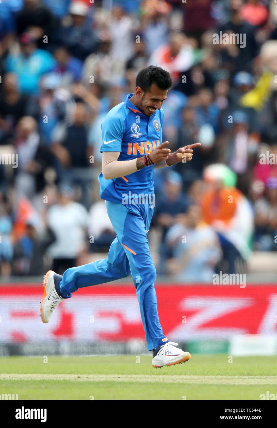 India S Yuzvendra Chahal Left Celebrates Taking The Wicket Of South Africa S Faf Du Plessis During The Icc Cricket World Cup Group Stage Match At The Hampshire Bowl Southampton Stock Photo Alamy