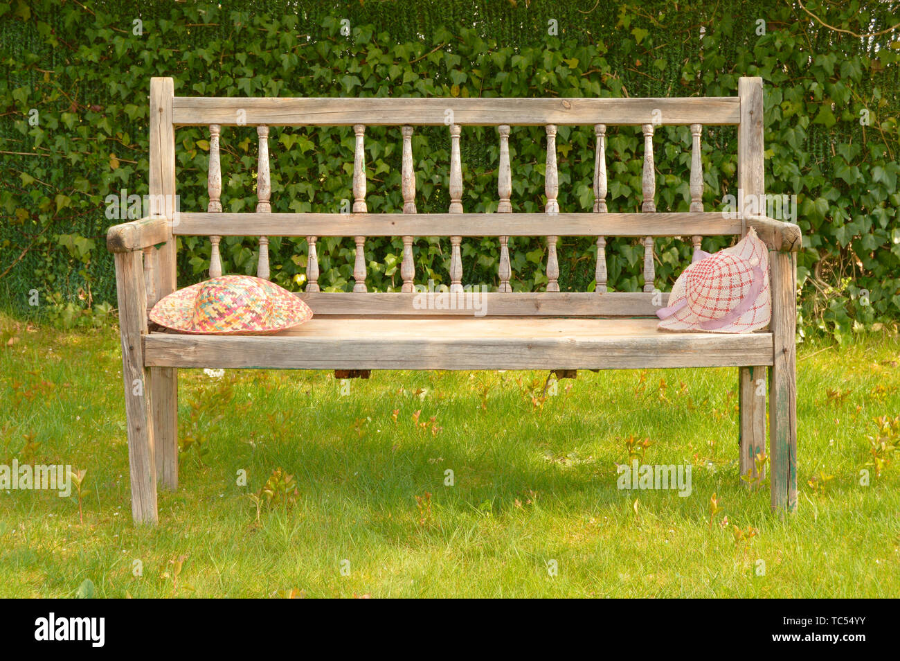Straw hat on outdoor wooden bench hi-res stock photography and images ...