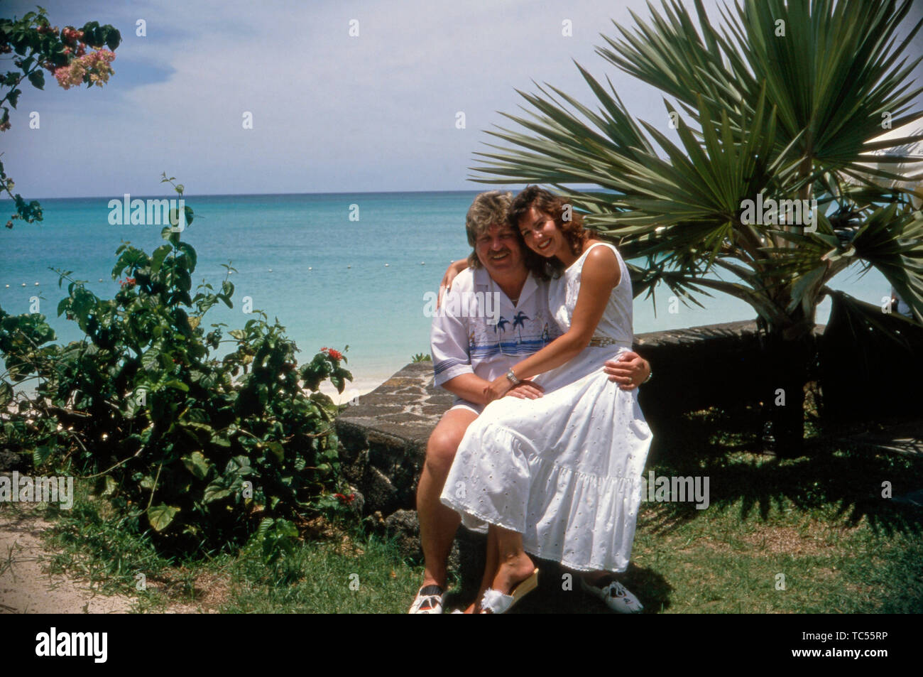 Der Sänger Klaus Baumgart posiert im Urlaub vermutlich auf den Bahamas ...