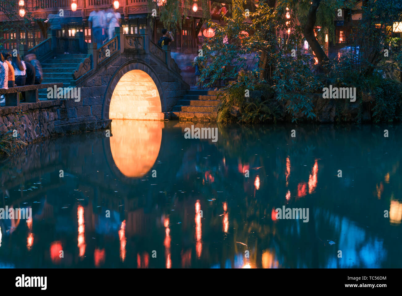 Night view of Jinli red lantern in Chengdu Stock Photo - Alamy