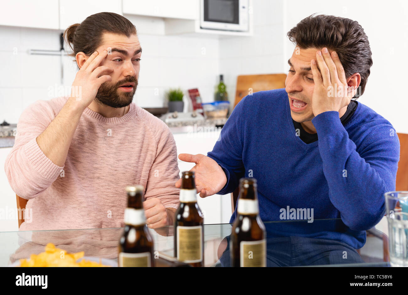 Middle aged guys drinking beer hi-res stock photography and images - Alamy