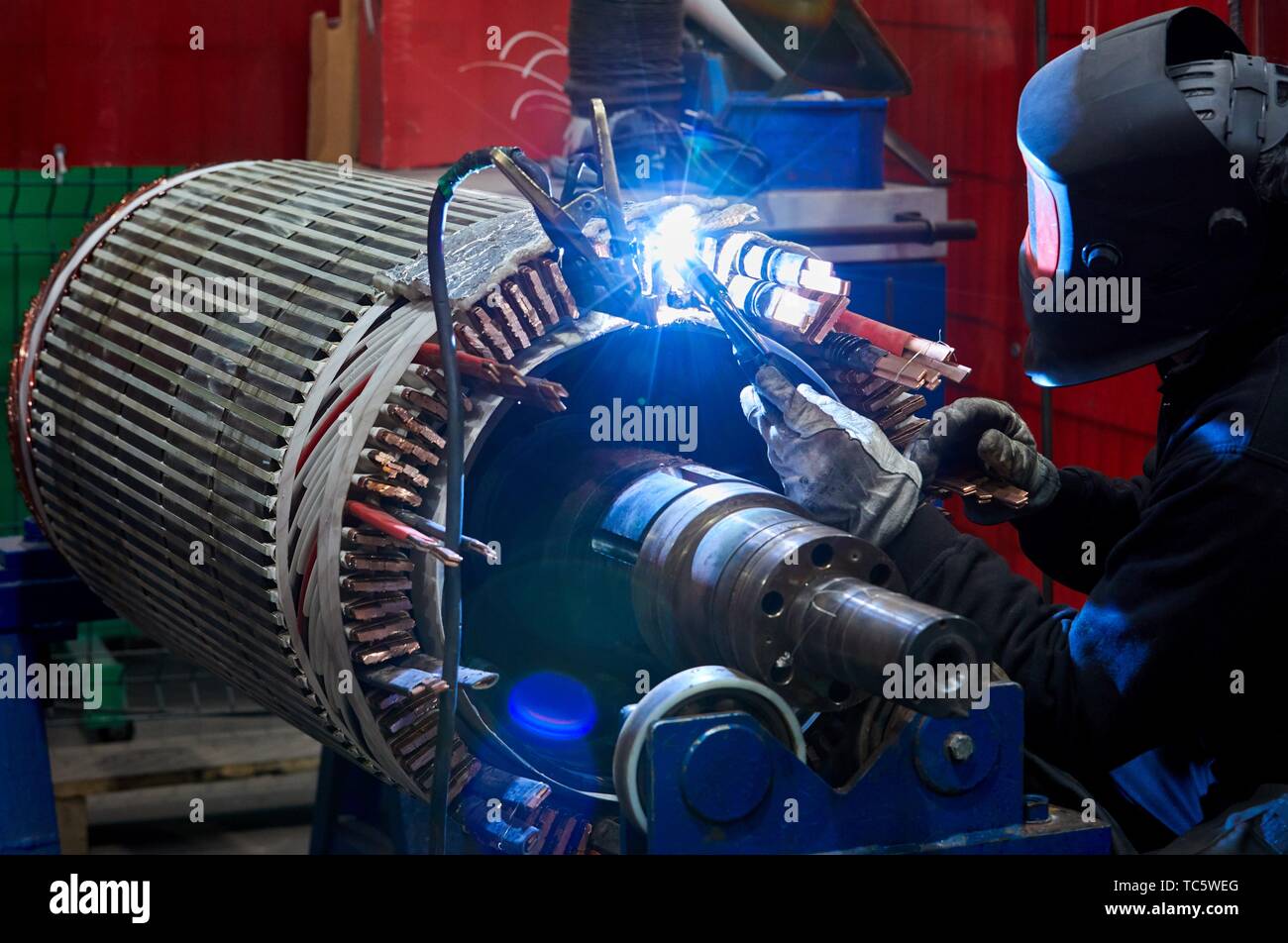 Person welding welding hires stock photography and images Alamy