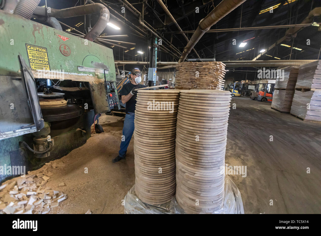 Louisville, Kentucky - Workers at Kelvin Cooperage make oak barrels for aging bourbon and wine. Stock Photo