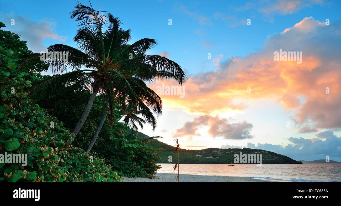 Colorful cloud sunset beach hi-res stock photography and images - Alamy