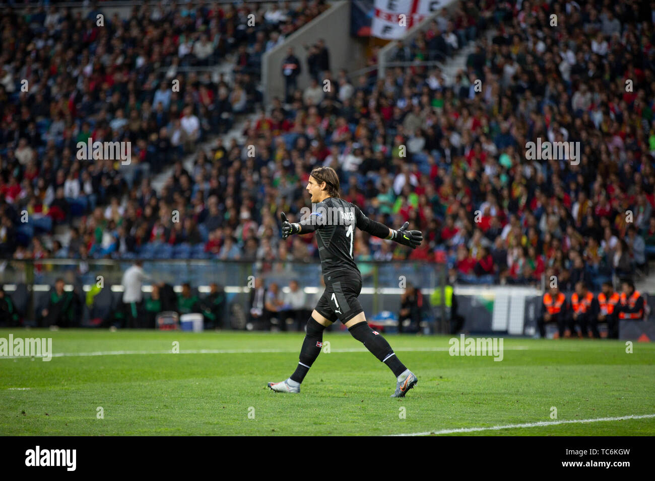 Porto, Portugal. 05th June, 2019. Switzerland's goalkeeper Yann Sommer seen in action during the the UEFA Nations League Finals at Dragon Stadium in Porto, Portugal. ( Portugal 3:1 Switzerland ) Credit: SOPA Images Limited/Alamy Live News Stock Photo
