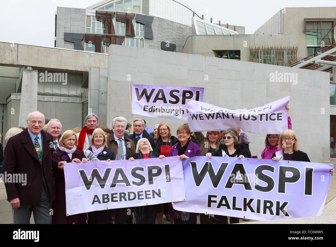 Edinburgh, Scotland. 5th June. 2019. Members of WASPI and Scottish Labour Leader Richard Leonard gather outside of Scottish Parliament in Edinburgh. Scotland to claim State Pension Robbery. Pako Mera/Alamy Live News Stock Photo