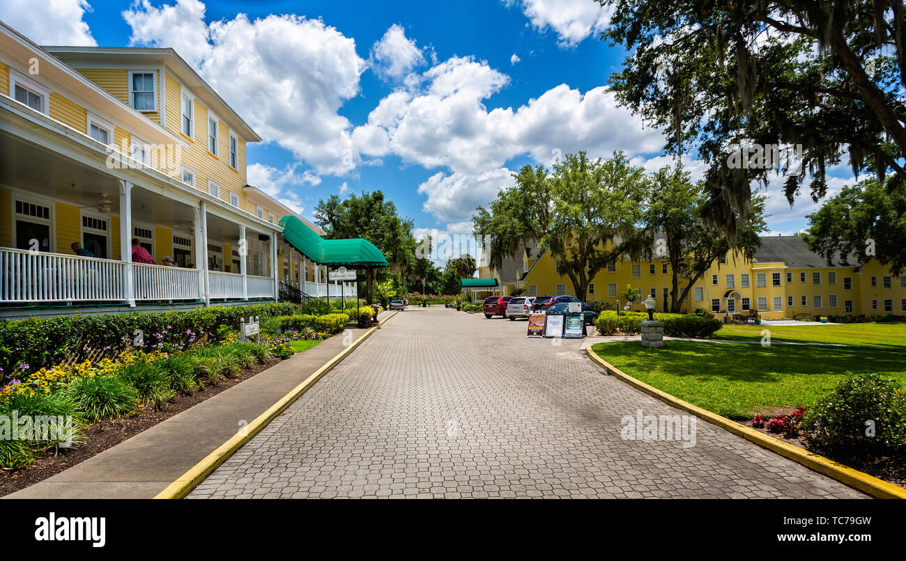The historic Lakeside Inn and verandah in Mount Dora, Florida, USA on 23 May 2019 Stock Photo