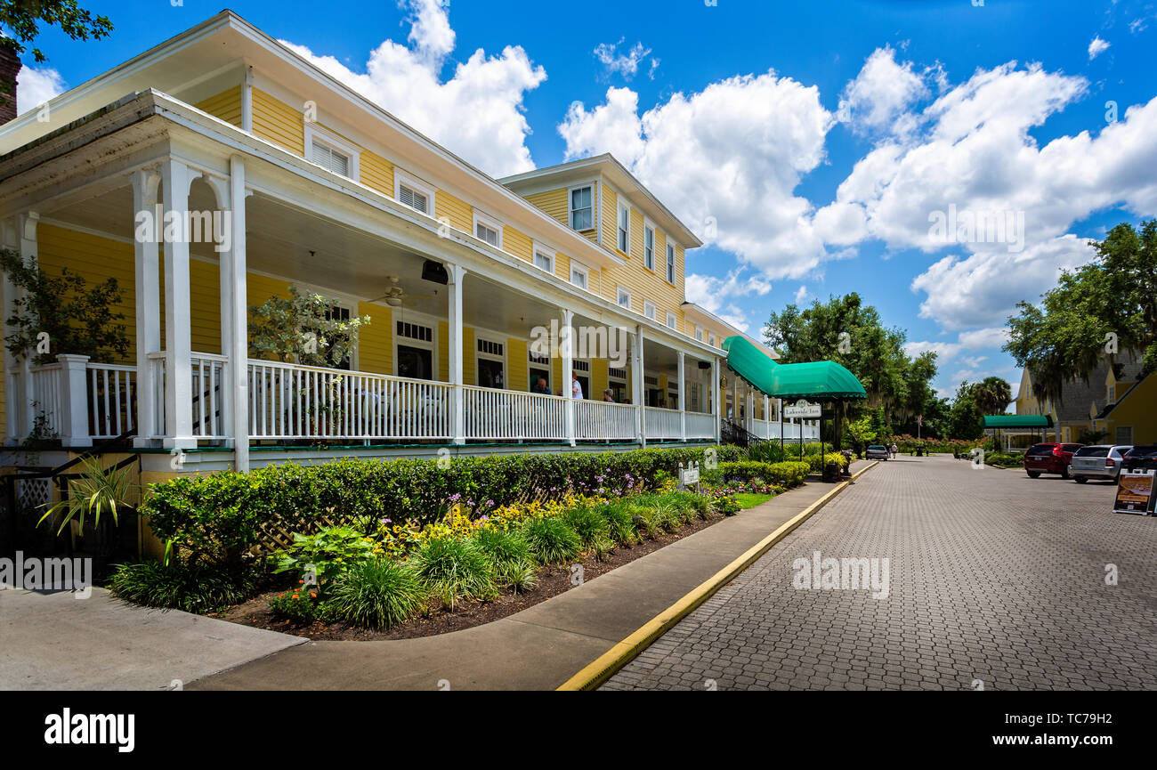 The historic Lakeside Inn and verandah in Mount Dora, Florida, USA on 23 May 2019 Stock Photo