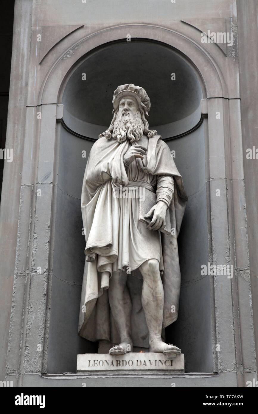 Statue of Leonardo Da Vinci in Florence, Italy Stock Photo Alamy