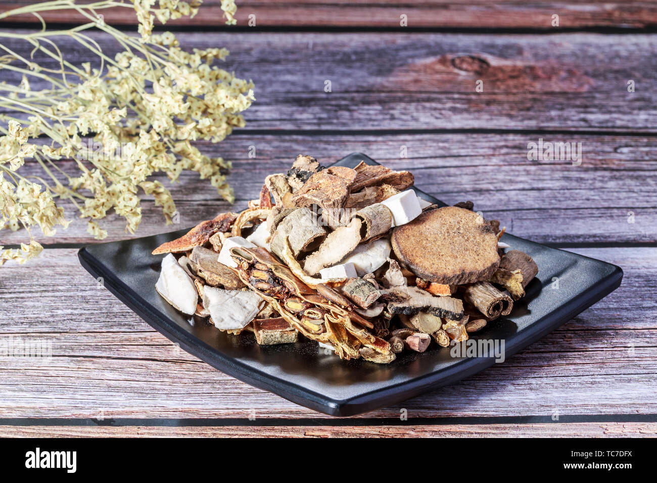chinese herbal medicine Stock Photo Alamy