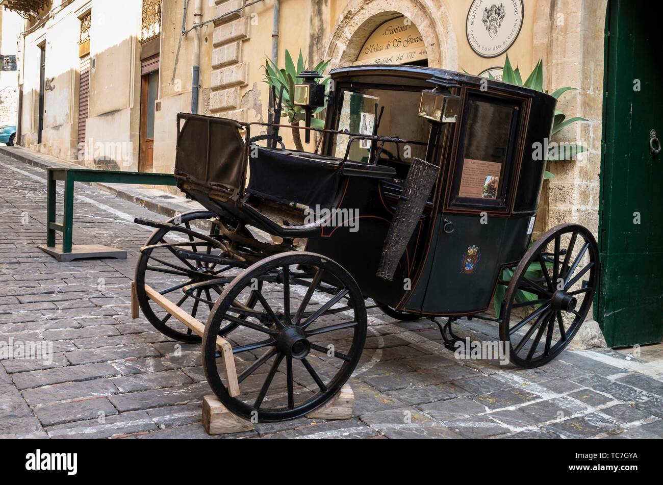 Horse carriage, Noto, Siracuse, Sicily, Italy. Stock Photo