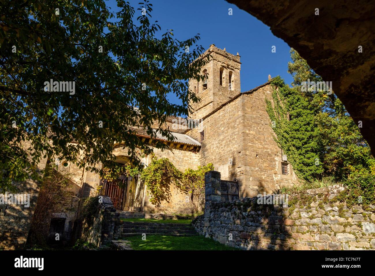 iglesia de la Virgen de la Asunción, siglo XII, Asín de Broto