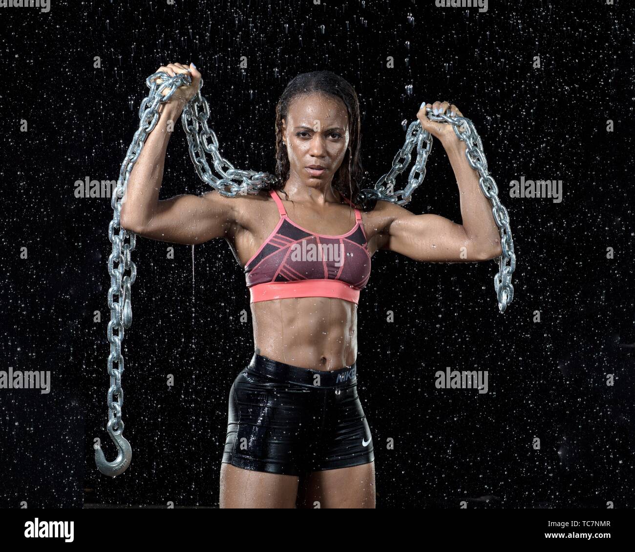 Strong black female athlete hi-res stock photography and images - Alamy