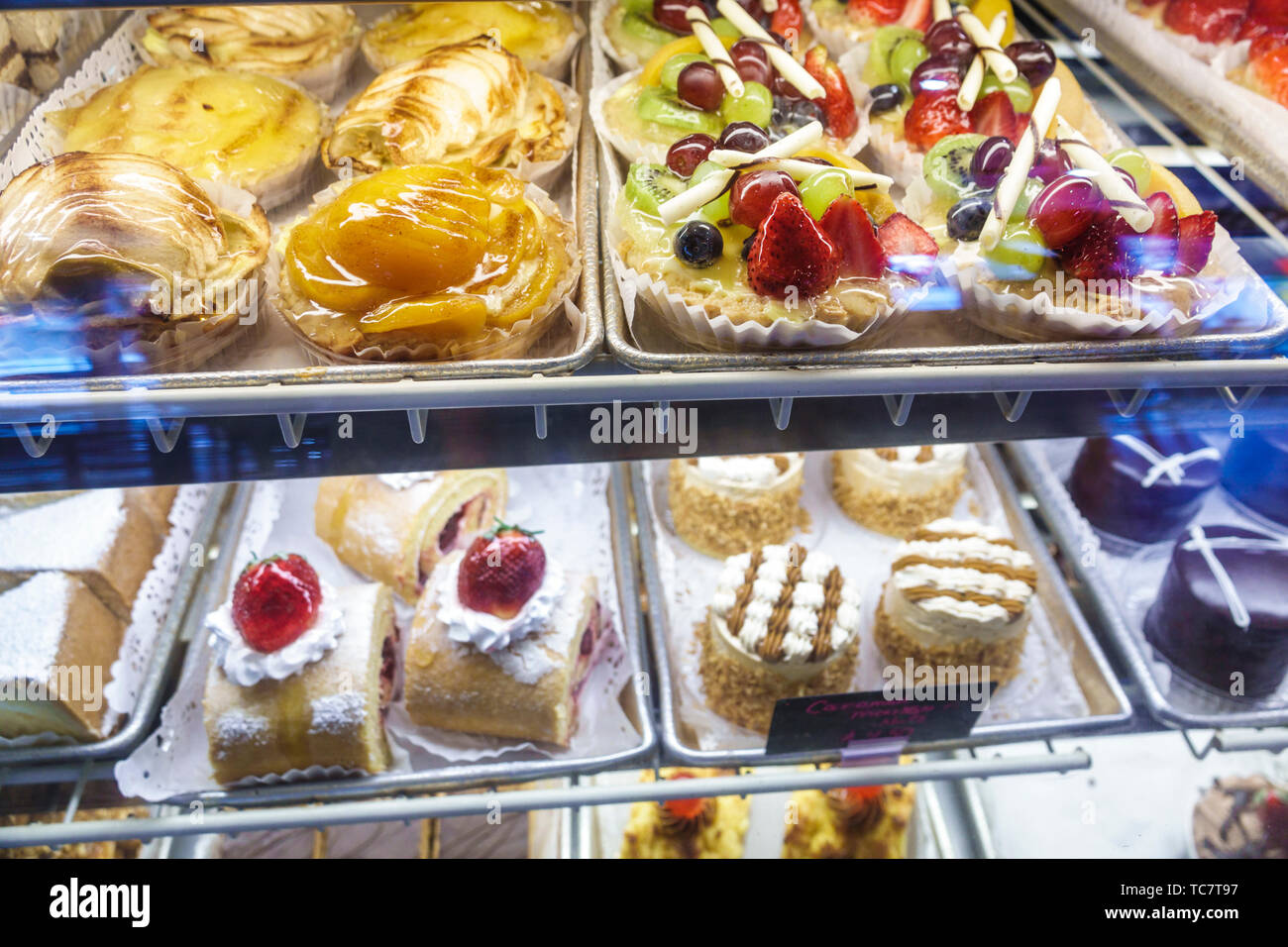 Miami Beach Florida,North Beach,Collins Avenue,Buenos Aires Bakery & Cafe,inside interior