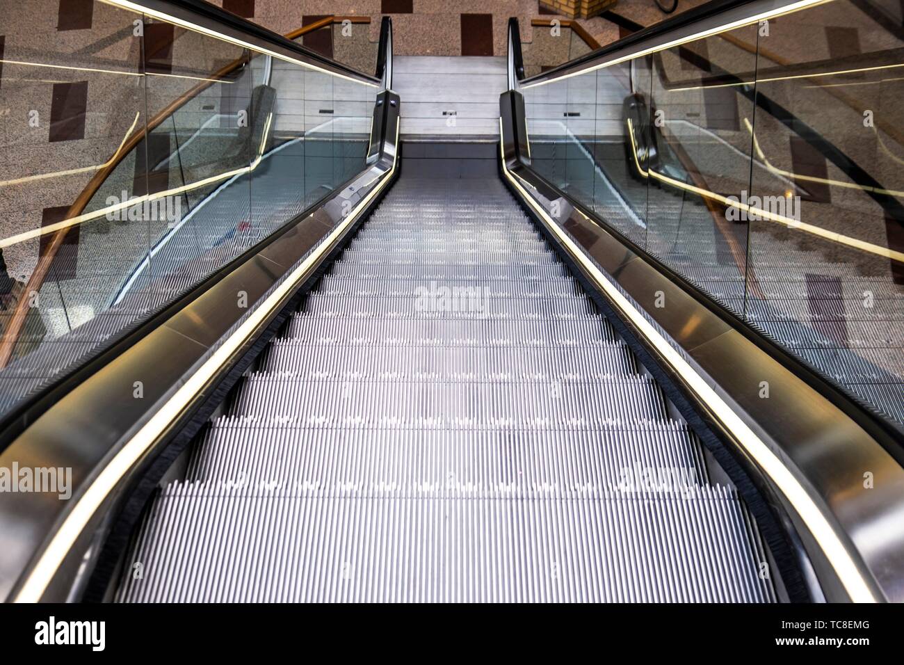 Flat escalator hi-res stock photography and images - Alamy