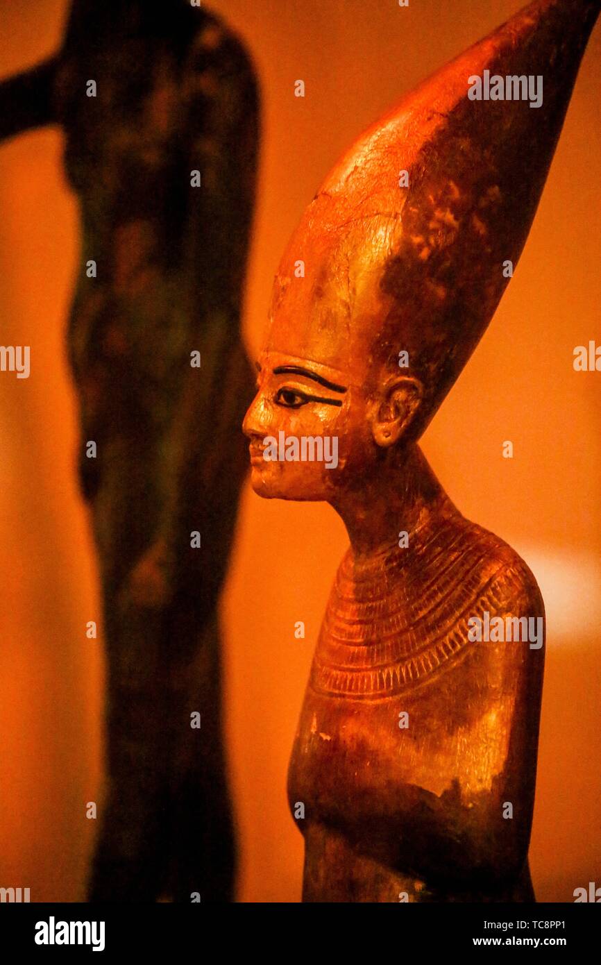 Statue of tutankhamun hires stock photography and images Alamy