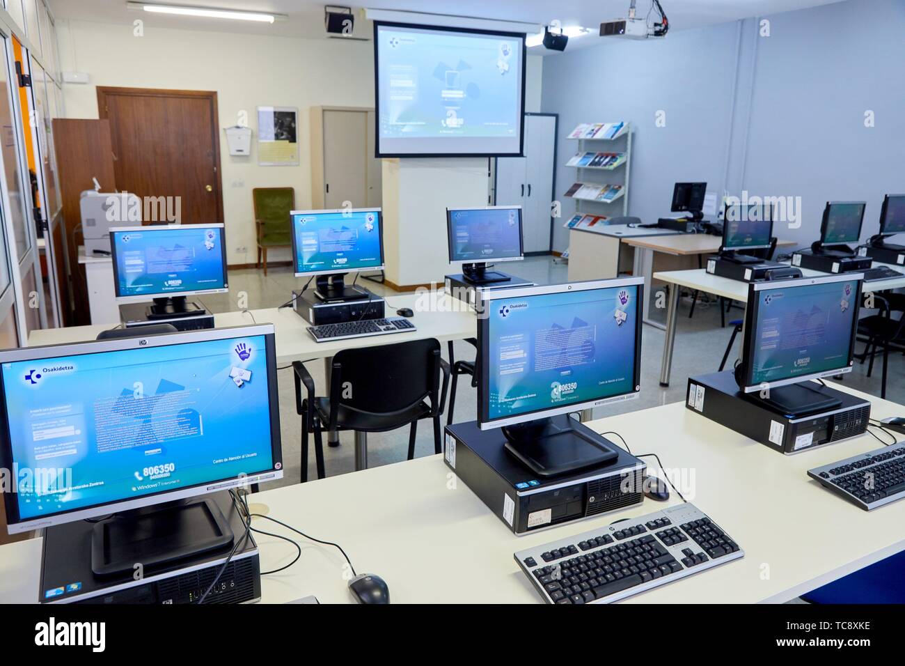 Computer Course Classroom High Resolution Stock Photography And Images 