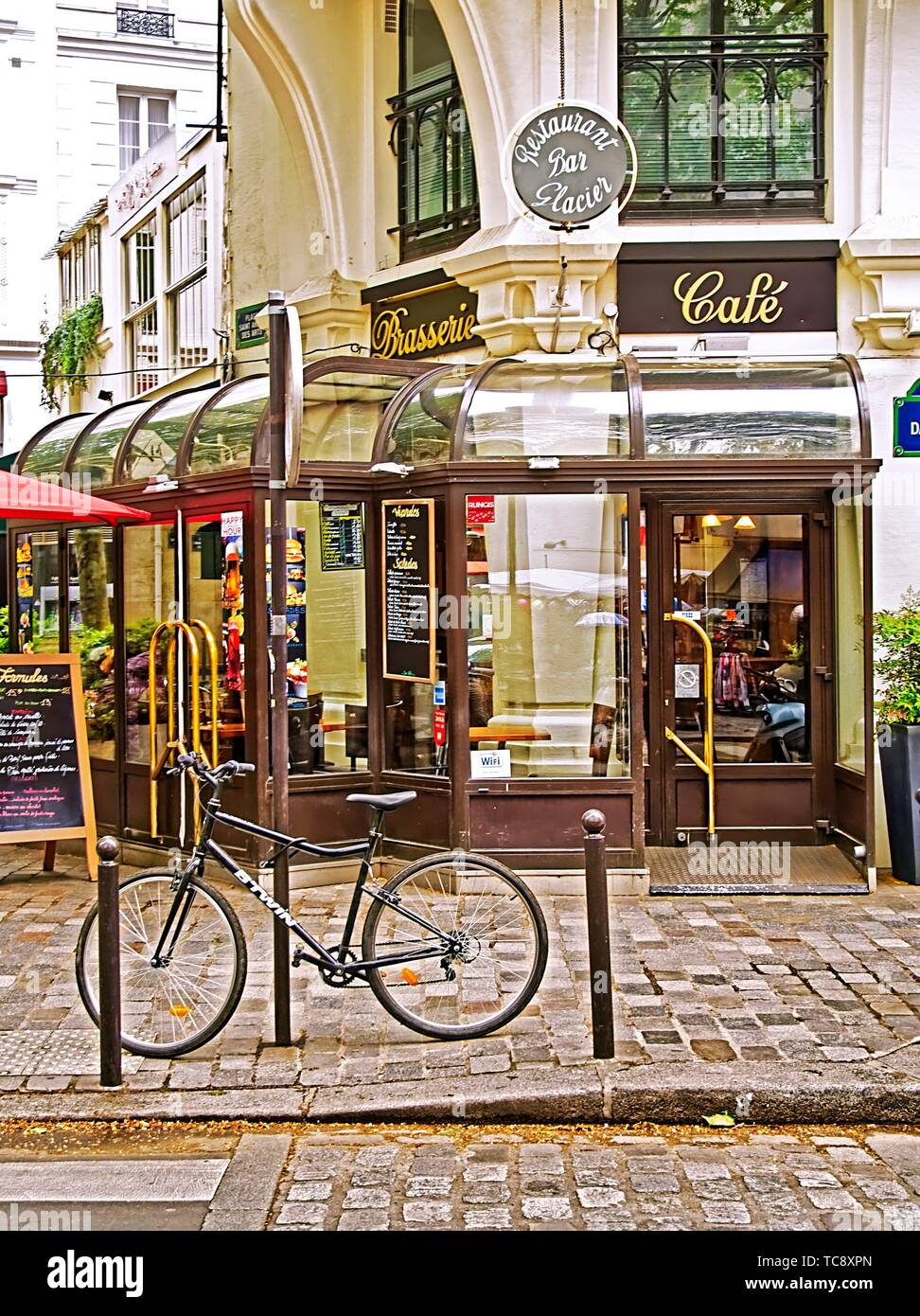street scene, Rue Danton, 6th Arrondissement, Paris, France. Stock Photo