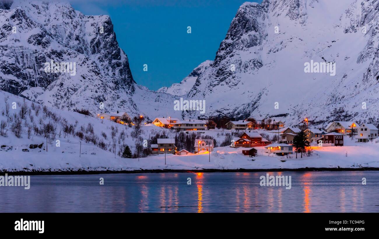 The fishing village of Reine, on Moskenseoya Island in the Lofoten Islands, Arctic, Northern Norway. Stock Photo