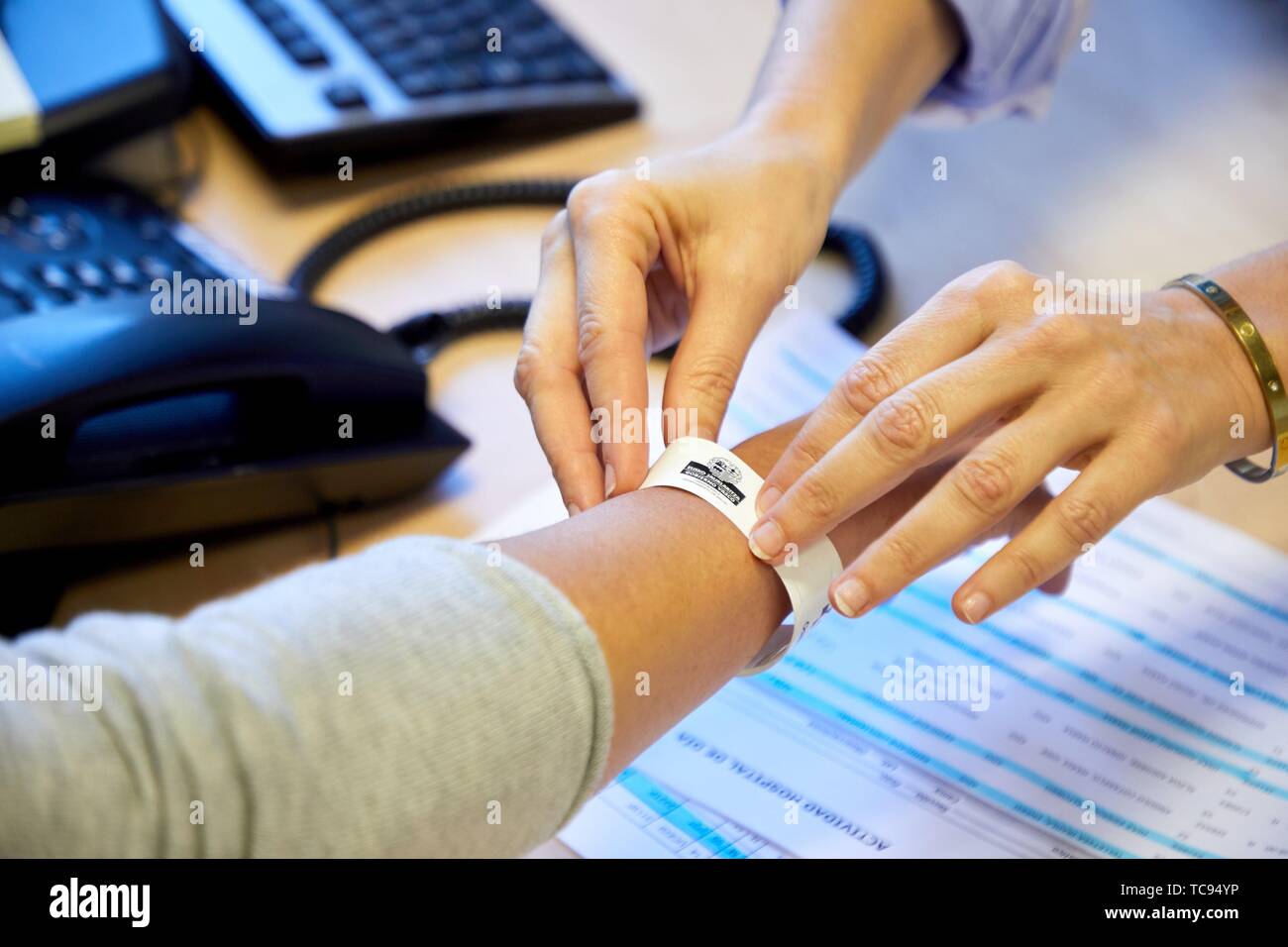 Hospital identification bracelet hires stock photography and images