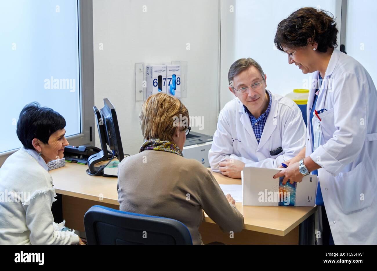 Patient group of doctors hires stock photography and images Alamy