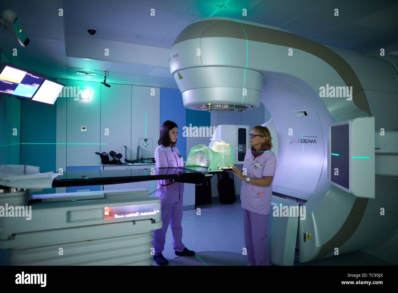 Download Radiotherapy Mask High Resolution Stock Photography And Images Alamy PSD Mockup Templates