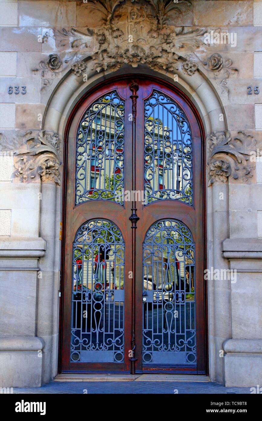 door, Casa Josep Planàs, 1910, modernism, architect Enric Sagnier