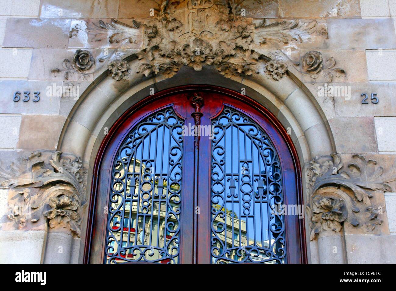 door, Casa Josep Planàs, 1910, modernism, architect Enric Sagnier