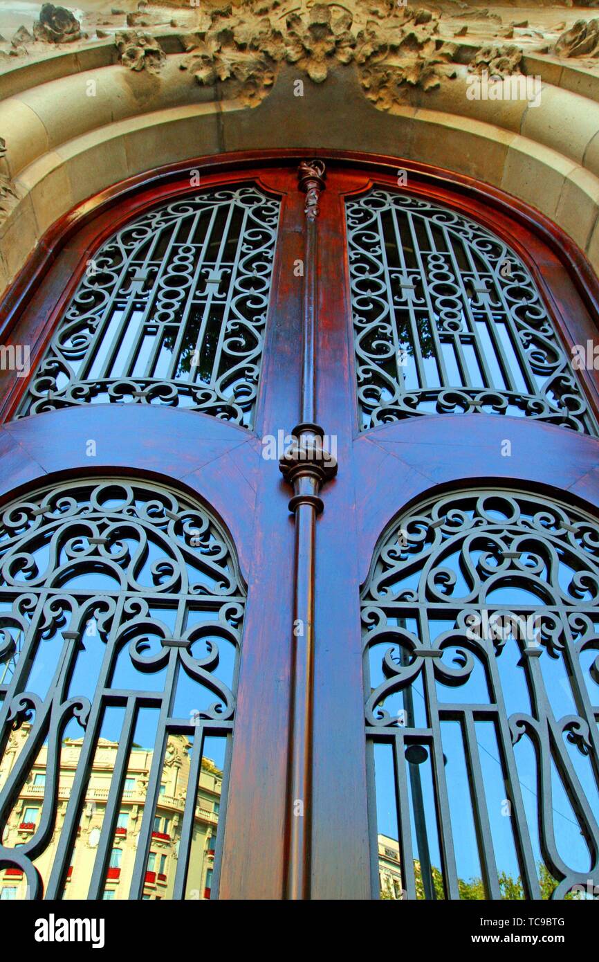 puerta, Casa Josep Planàs, 1910, modernismo, arq Enric Sagnier Villavecchia, Barcelona Stock Photo