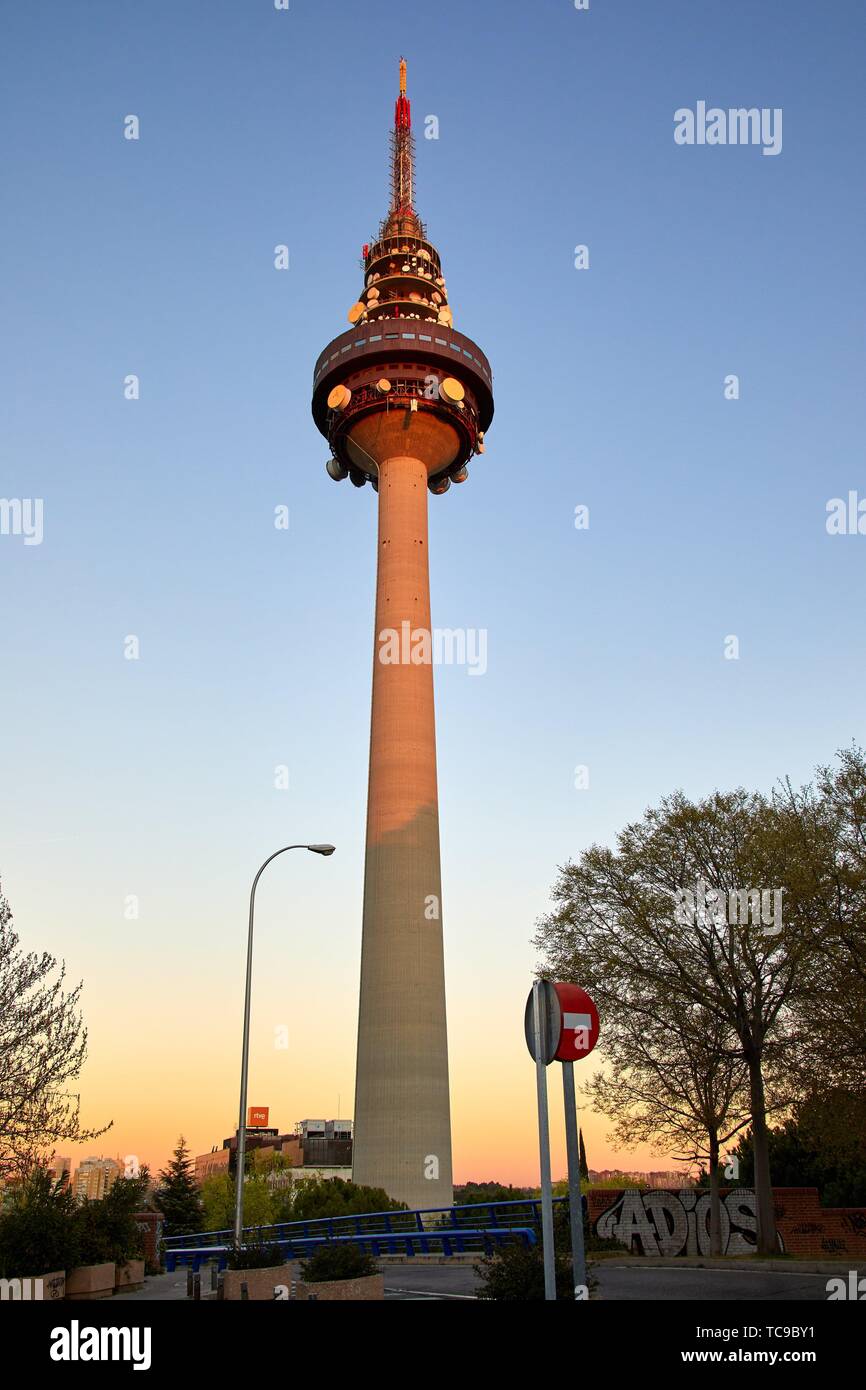 Torrespaña (Spanish television tower), Communications tower, Pirulí