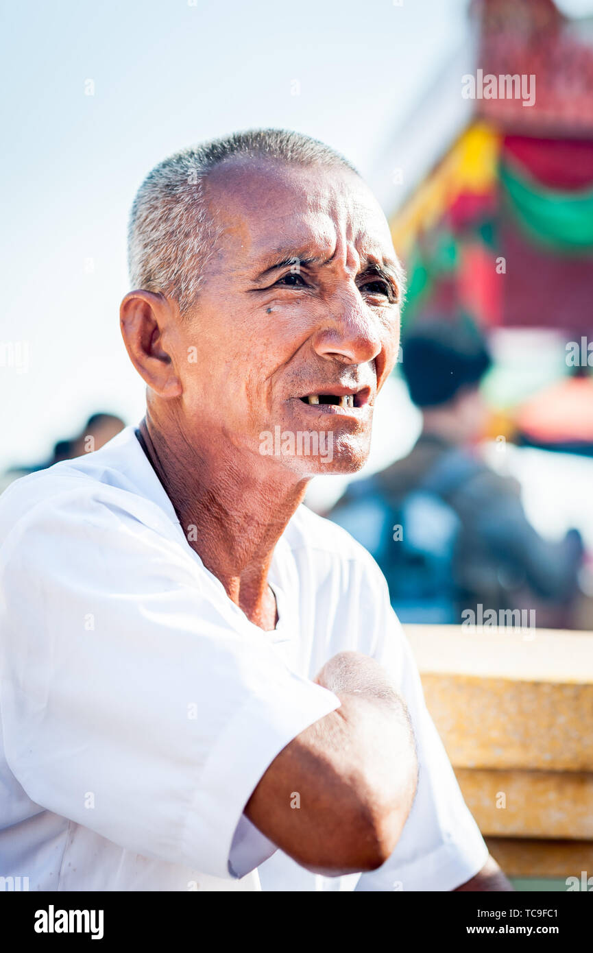 Sterlitamakdagi jinsiy aloqa videolari Onlaynda navbatma-navbat bir-biringizni eshakda siking