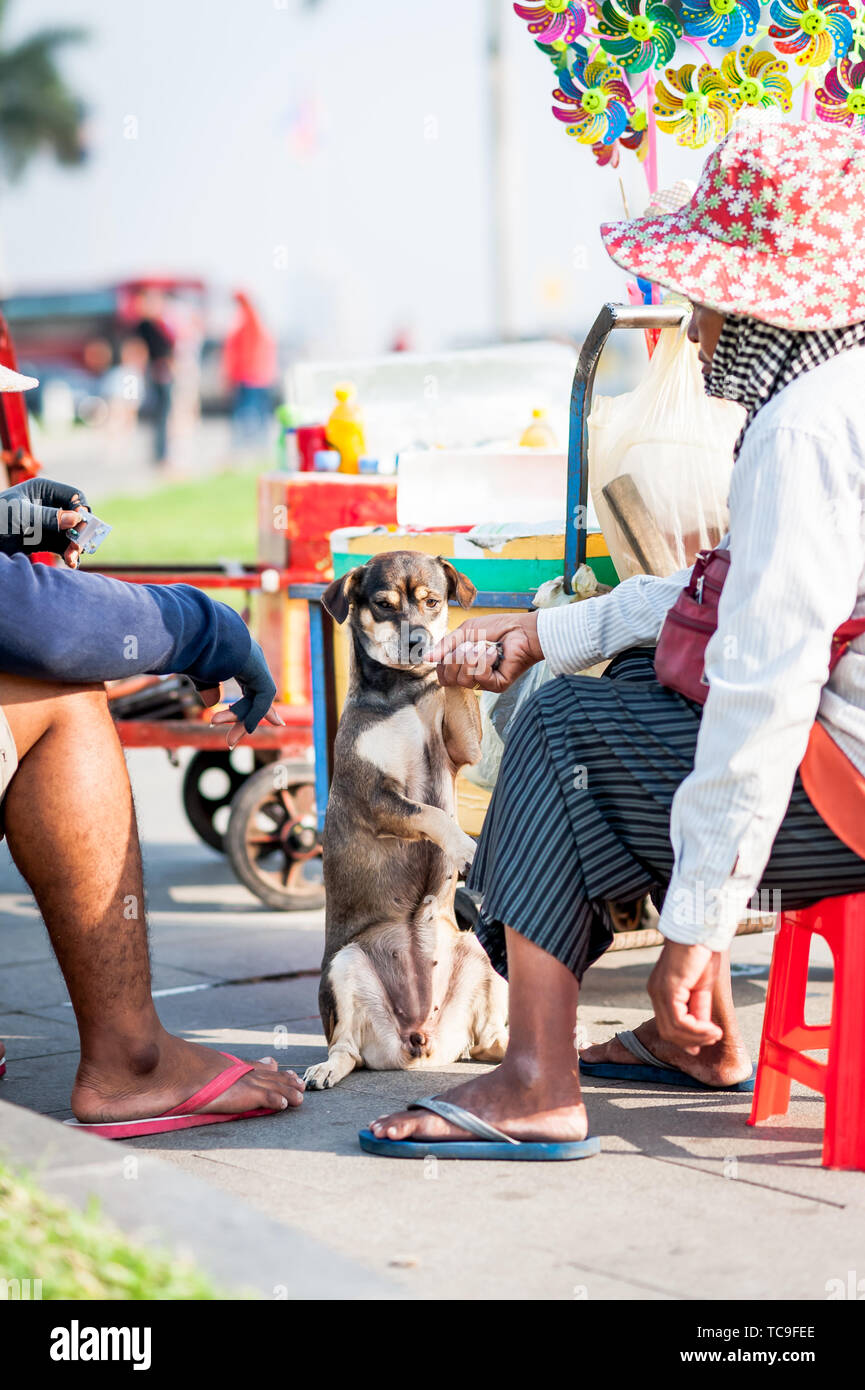 People selling balloons, food and drinks outside the Grand Palace Phnom