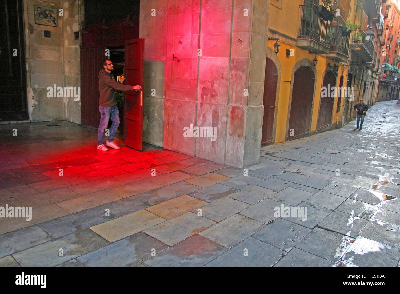 street and red light, Plaza Real, Ciutat Vella, Barcelona, Catalonia, Spain  Stock Photo - Alamy