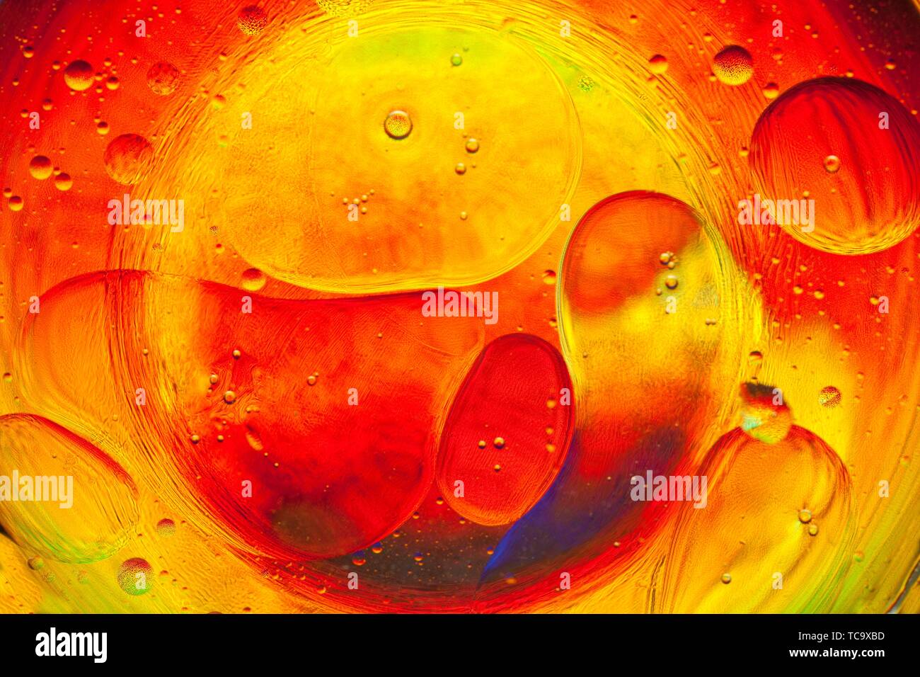 Oil water bubble abstract hi-res stock photography and images - Alamy