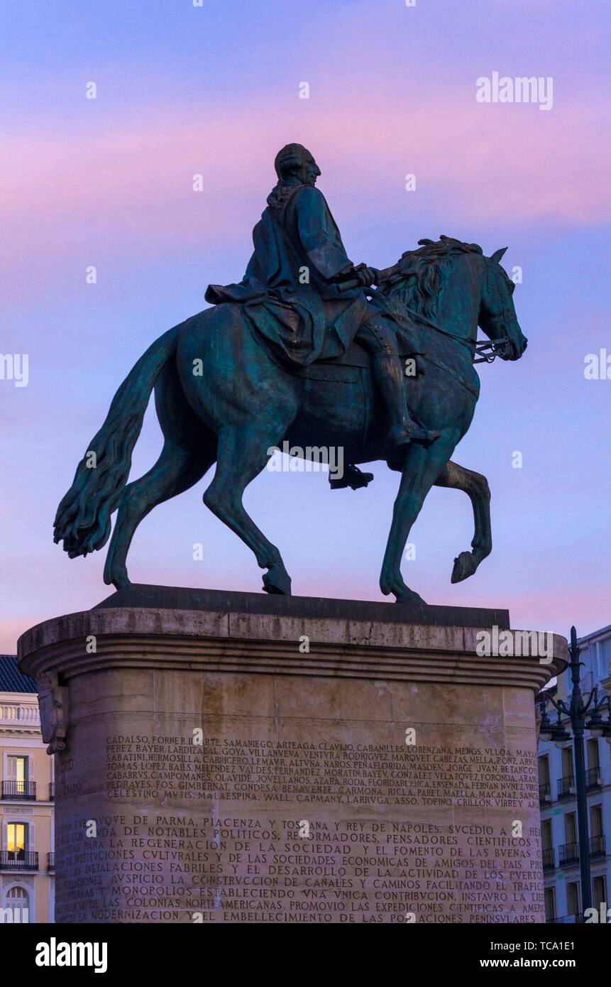 Estatua de la puerta hi-res stock photography and images - Alamy