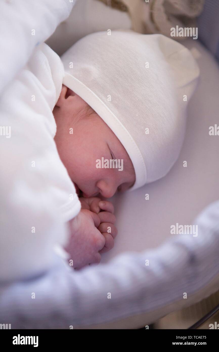 Sleeping few dayold baby newborn. Overheating newborn concept Stock Photo Alamy