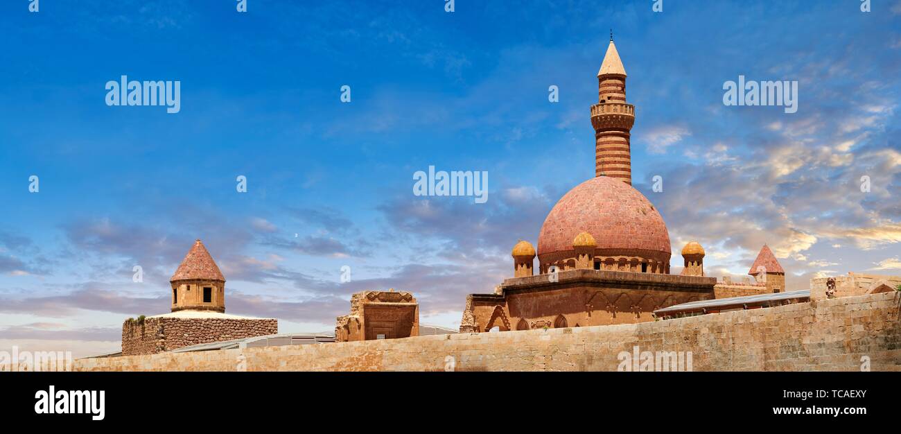 Minarete of the Mosque of the 18th Century Ottoman architecture of the Ishak Pasha Palace (Turkish: ?shak Pa?a Saray?) , Agr? province of eastern Stock Photo