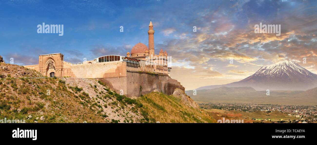 Exterior walls with Minarete of the Mosque of the 18th Century Ottoman architecture of the Ishak Pasha Palace (Turkish: ?shak Pa?a Saray?) , Agr? Stock Photo