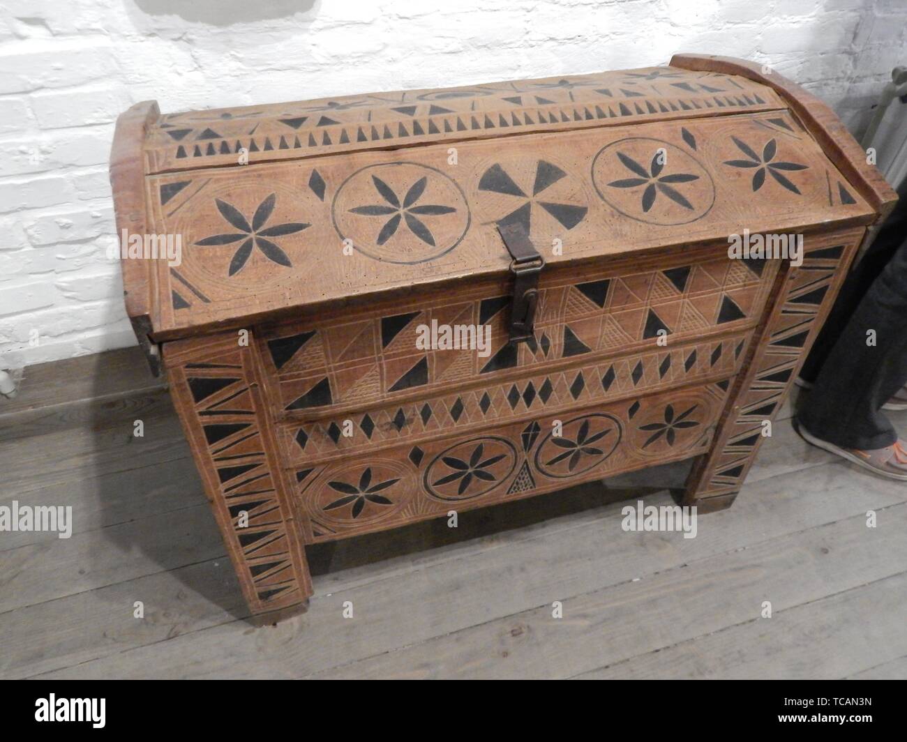 Vintage chest for clothes from the wardrobe and patterns Stock Photo Alamy